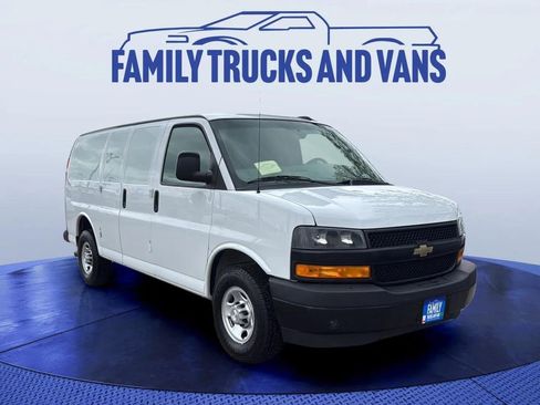 Used 2021 Chevrolet Express 2500 w/ Driver Convenience Package RWD image 7