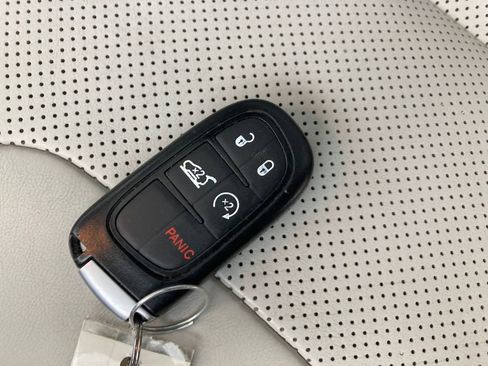 Used 2021 Jeep Cherokee Limited image 38