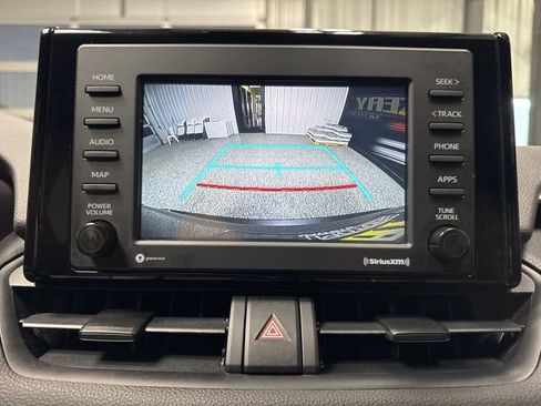 Used 2020 Toyota RAV4 LE AWD/4WD image 12