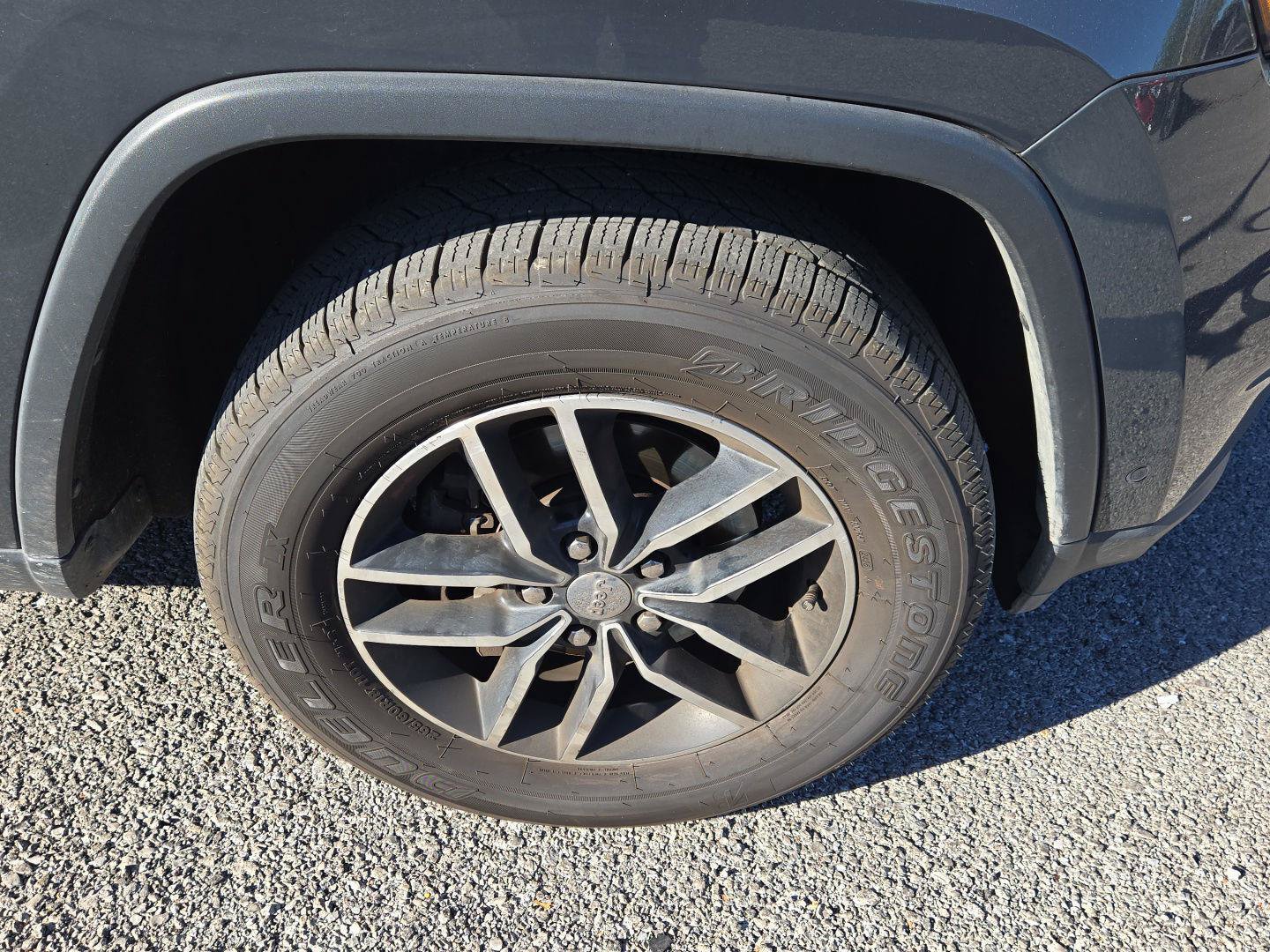 Used 2018 Jeep Grand Cherokee Trailhawk w/ Trailhawk Luxury Group AWD/4WD image 9