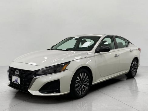 Certified 2025 Nissan Altima 2.5 SV FWD image 8