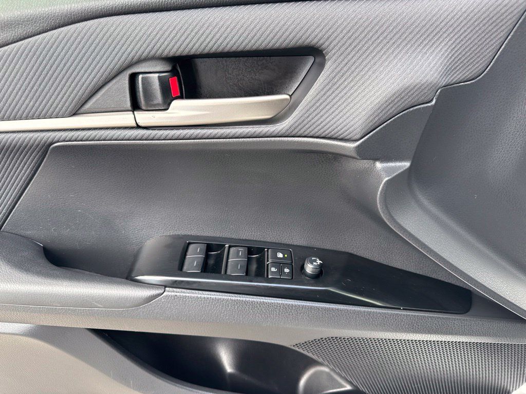 Used 2025 Toyota Camry SE w/ Convenience Package FWD image 14