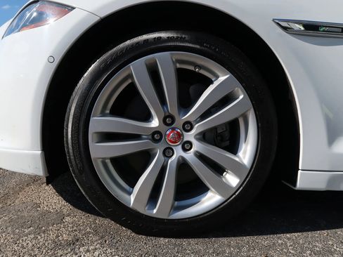 Used 2019 Jaguar XJ R-Sport RWD image 57