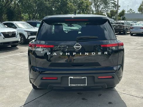 Used 2024 Nissan Pathfinder S image 6