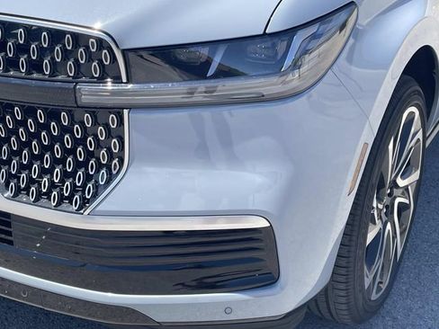 New 2026 Lincoln Navigator Reserve AWD/4WD image 9