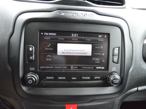 Used 2017 Jeep Renegade Altitude AWD/4WD image 13