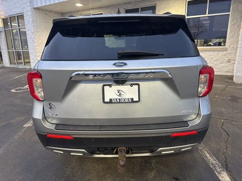 Used 2022 Ford Explorer XLT w/ Equipment Group 202A image 5