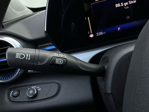 Used 2025 Chevrolet Trax LT image 34