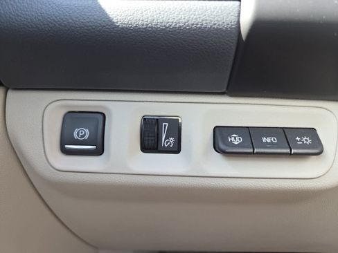 Used 2021 GMC Acadia Denali w/ Denali Technology Package FWD image 14