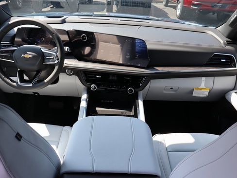 New 2025 Chevrolet Suburban Premier image 22