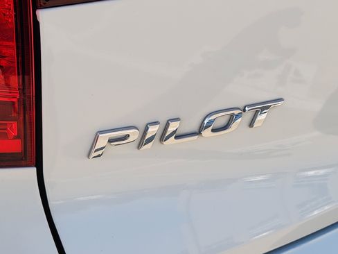 Used 2018 Honda Pilot Elite image 13