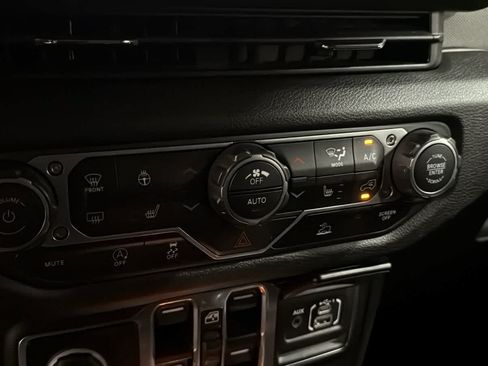 Used 2024 Jeep Wrangler Unlimited Sport AWD/4WD image 19