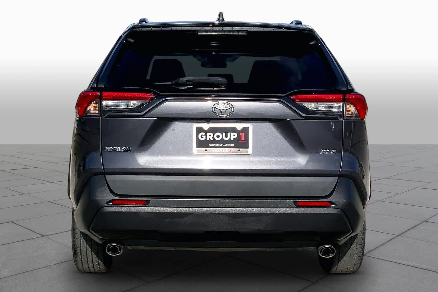 Used 2021 Toyota RAV4 XLE FWD image 5
