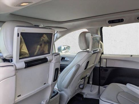 Used 2017 Chrysler Pacifica Platinum FWD image 21