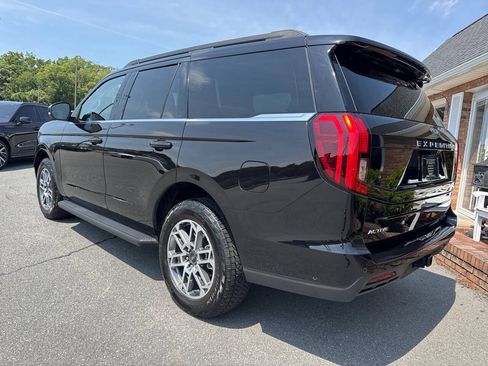 Used 2025 Ford Expedition Active AWD/4WD image 12