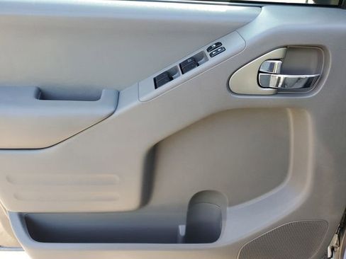 Used 2021 Nissan Frontier SV w/ Midnight Edition Floor Mats image 17