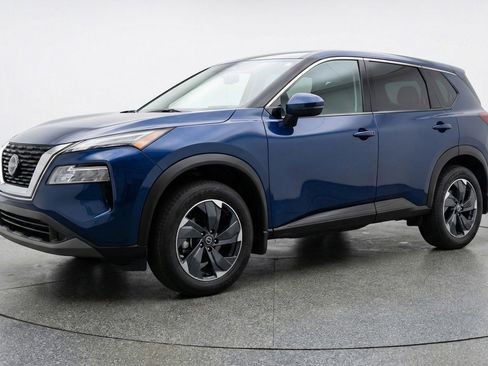 Used 2025 Nissan Rogue SV image 3