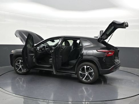 Used 2025 Chevrolet Trax RS w/ Driver Confidence Package FWD image 34