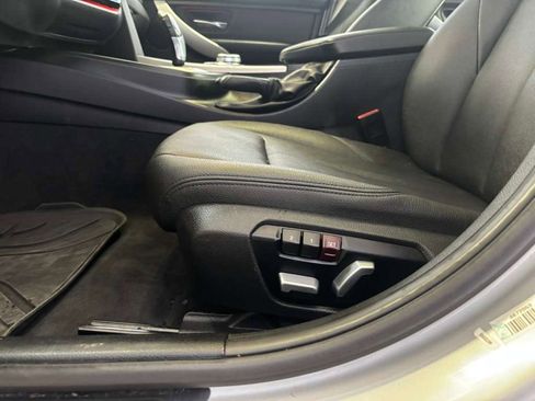 Used 2018 BMW 320i xDrive Sedan w/ Convenience Package image 14