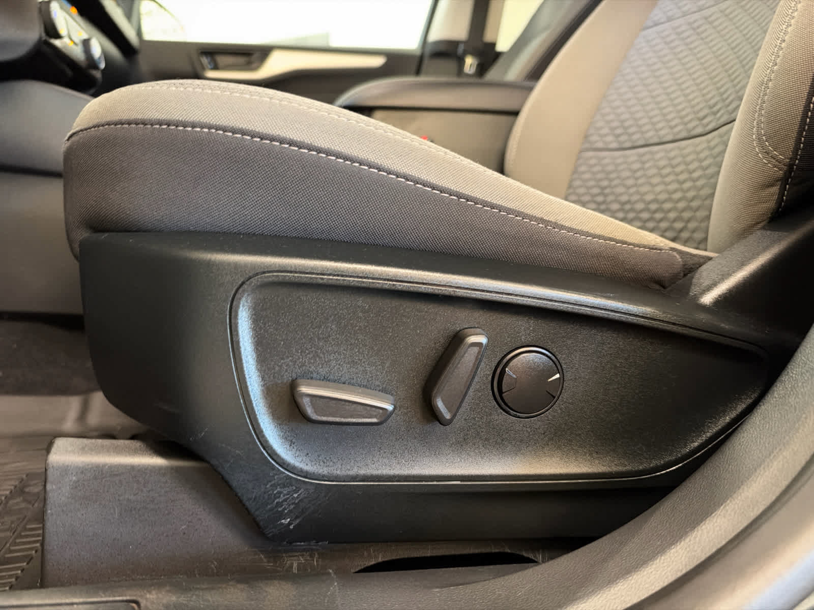 Used 2022 Ford Escape SE w/ Convenience Package FWD image 12
