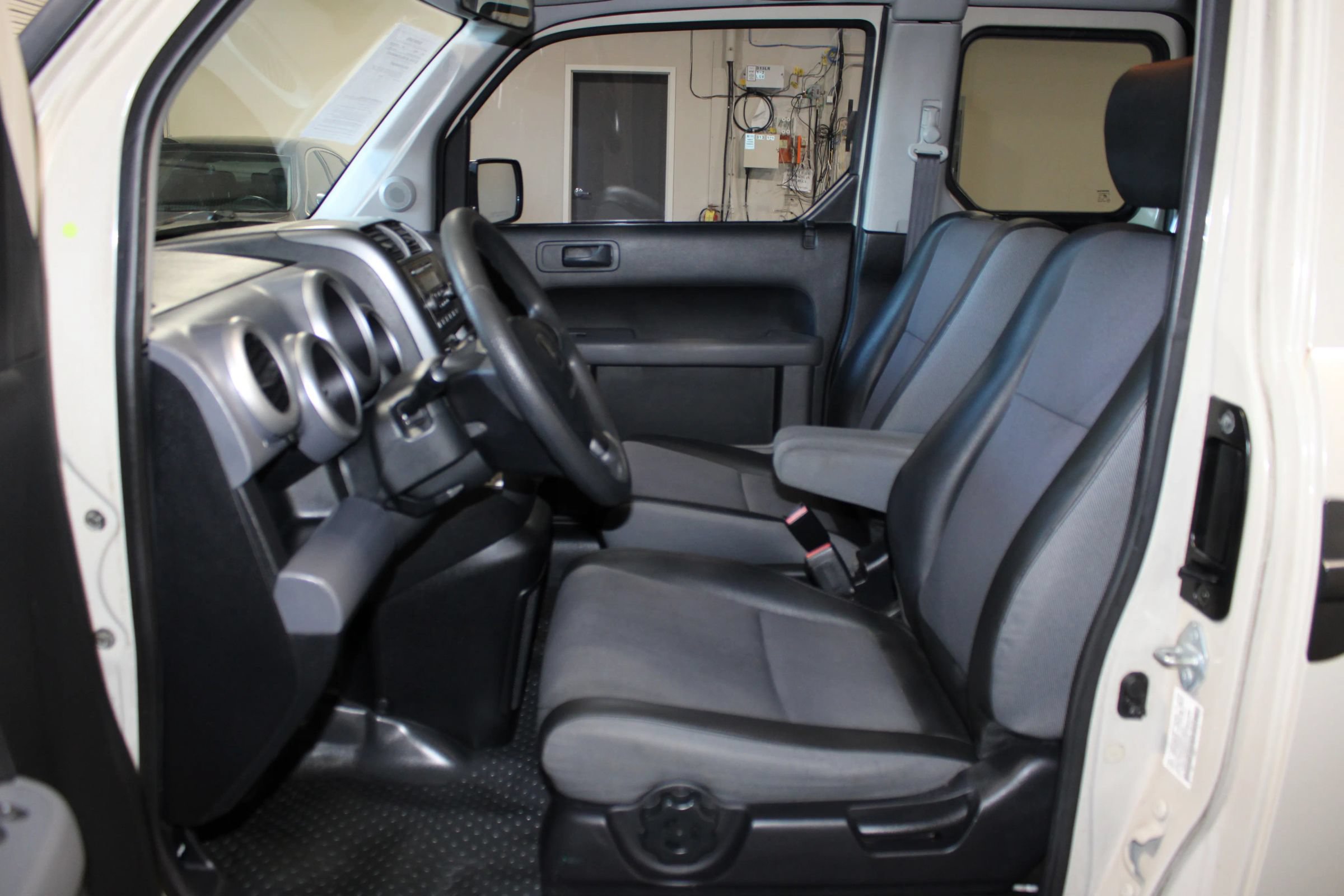 Used 2005 Honda Element EX image 8