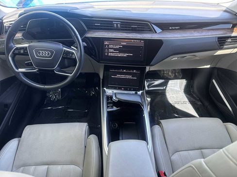 Used 2019 Audi e-tron Prestige w/ Prestige Package AWD/4WD image 14