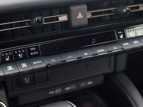 Used 2025 Toyota Land Cruiser image 36