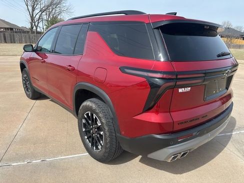 Used 2024 Chevrolet Traverse Z71 w/ Enhanced Driving Package AWD/4WD image 3