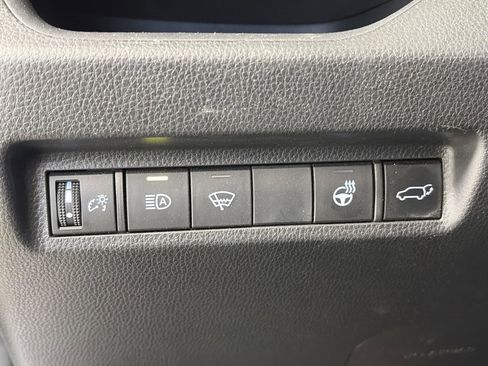 Used 2022 Toyota RAV4 XLE image 24