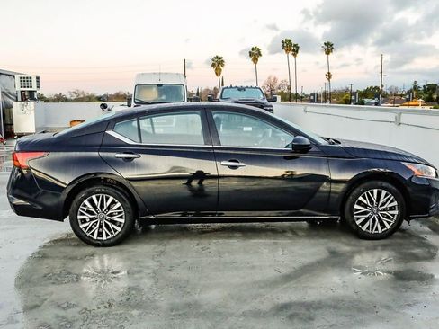 Used 2025 Nissan Altima 2.5 SV image 13