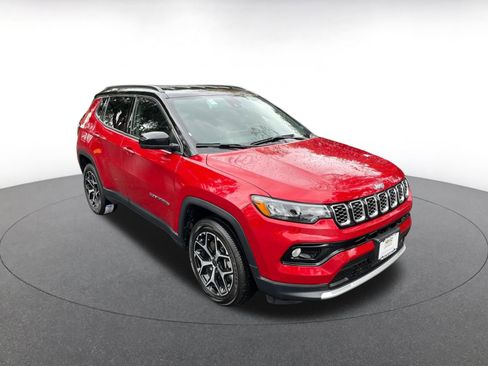 Used 2025 Jeep Compass Limited image 1
