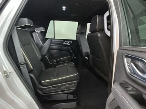Used 2023 GMC Yukon SLT w/ SLT Luxury Package AWD/4WD image 29