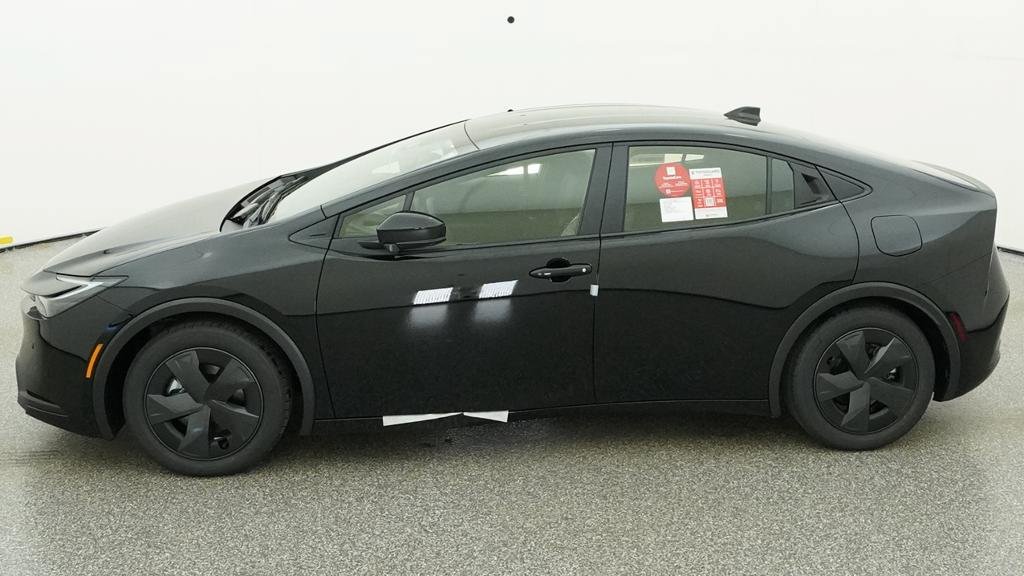 New 2027 Toyota Prius Plug-In Hybrid FWD image 3