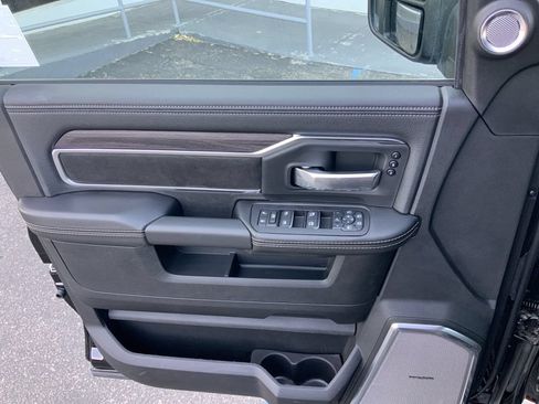 New 2025 RAM 2500 Laramie AWD/4WD image 15