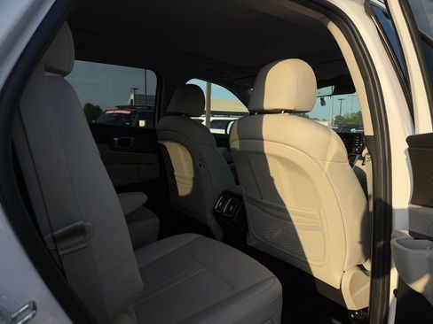 Used 2023 Kia Sorento SX AWD/4WD image 26