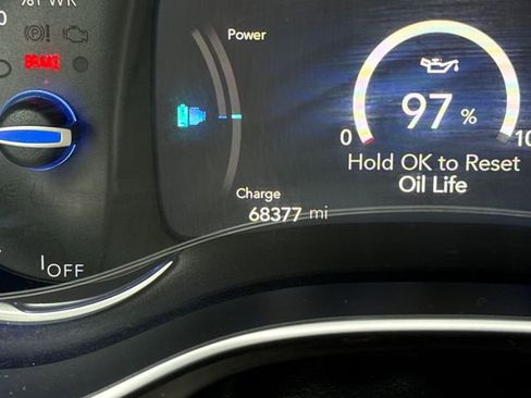 Used 2018 Chrysler Pacifica Limited w/ Advanced Safetytec Group FWD image 17