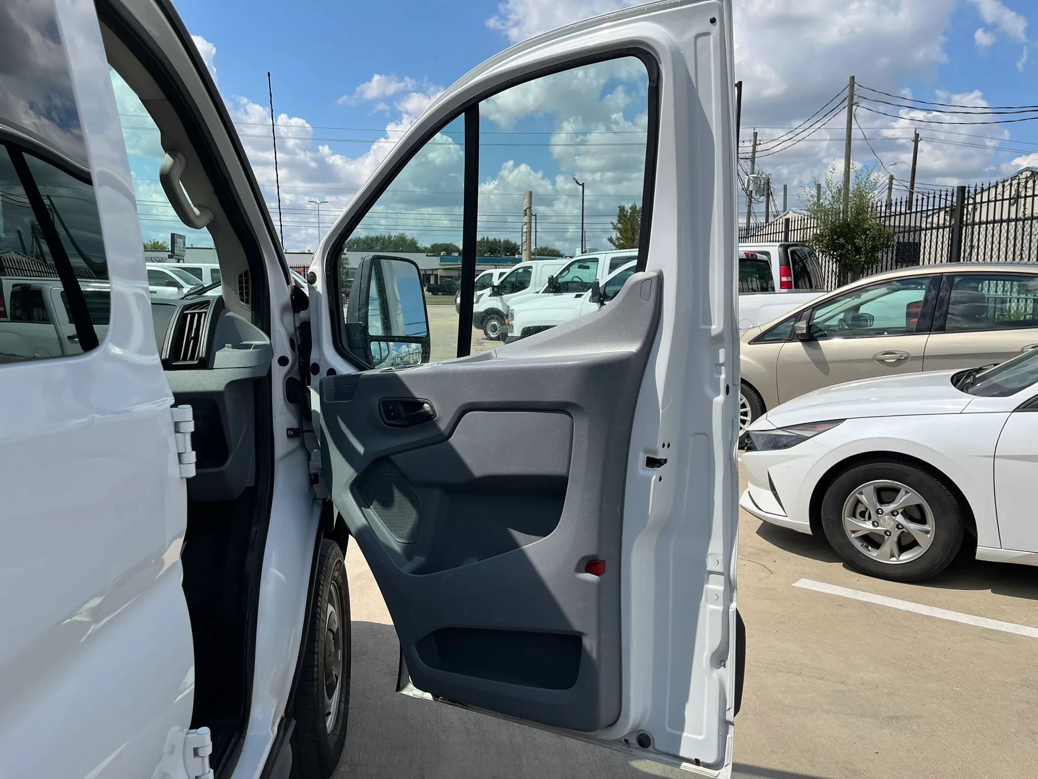 Used 2018 Ford Transit 350 XL RWD image 22