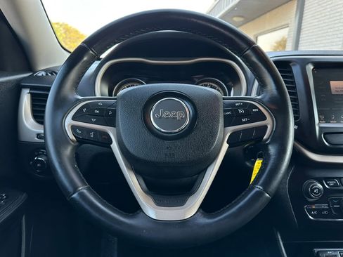 Used 2016 Jeep Cherokee Latitude AWD/4WD image 27