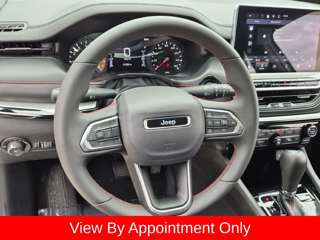 Used 2025 Jeep Compass Trailhawk AWD/4WD image 21