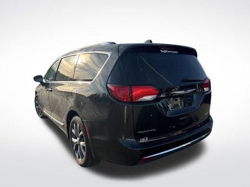 Used 2017 Chrysler Pacifica Limited w/ UConnect Theater Package image 3