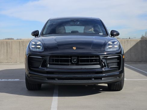 Certified 2025 Porsche Macan image 11