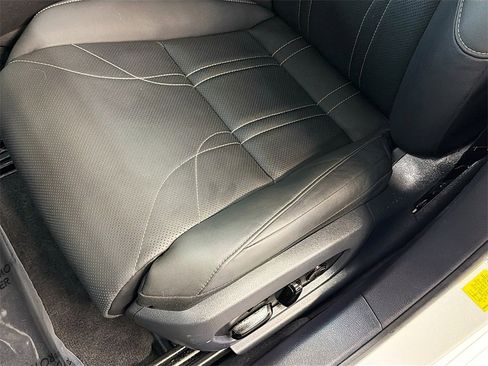 Used 2024 Lexus ES 300h w/ Accessory Package (Z2) image 19