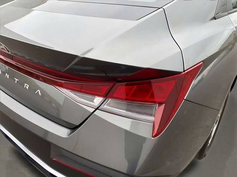 Used 2025 Hyundai Elantra SE image 12