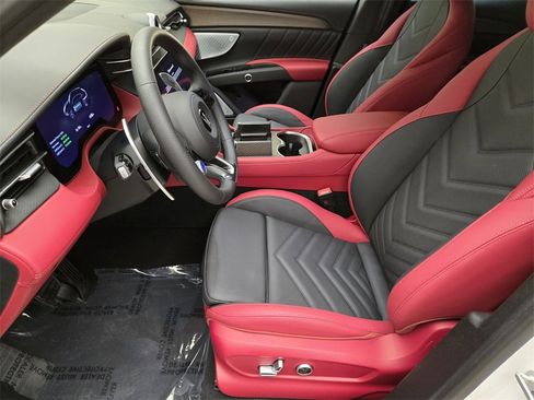 New 2025 Maserati Grecale Folgore image 17