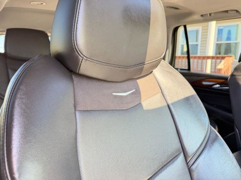 Used 2018 Cadillac Escalade Luxury AWD/4WD image 49