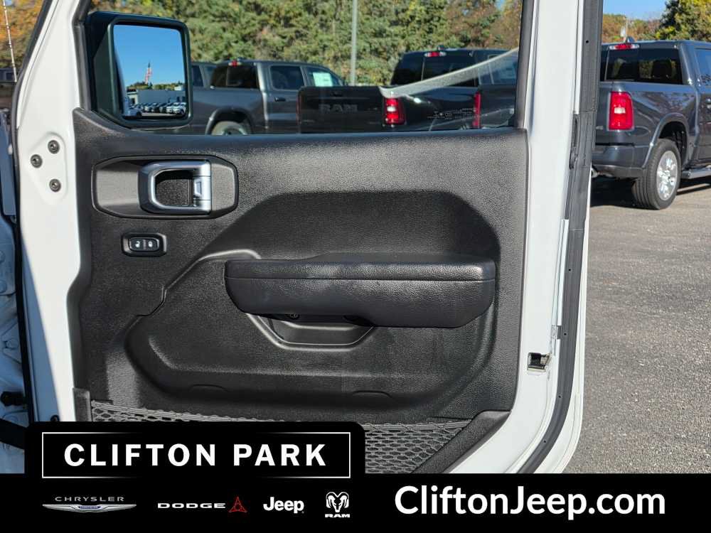 Used 2022 Jeep Wrangler Sport AWD/4WD image 13