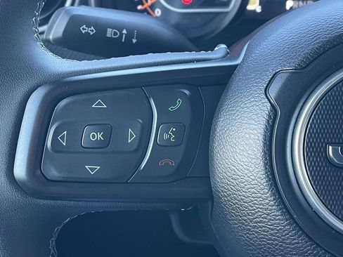 Used 2025 Jeep Wrangler Unlimited Rubicon image 31