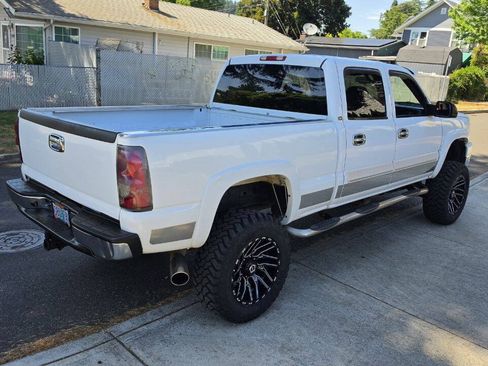 Used 2005 Chevrolet Silverado 2500 LS w/ Heavy-Duty Power Package AWD/4WD image 5