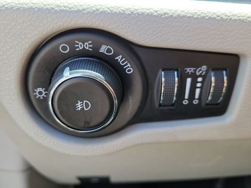 Used 2018 Chrysler Pacifica Limited w/ Advanced Safetytec Group FWD image 28