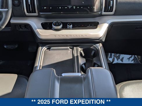Used 2025 Ford Expedition Active image 22